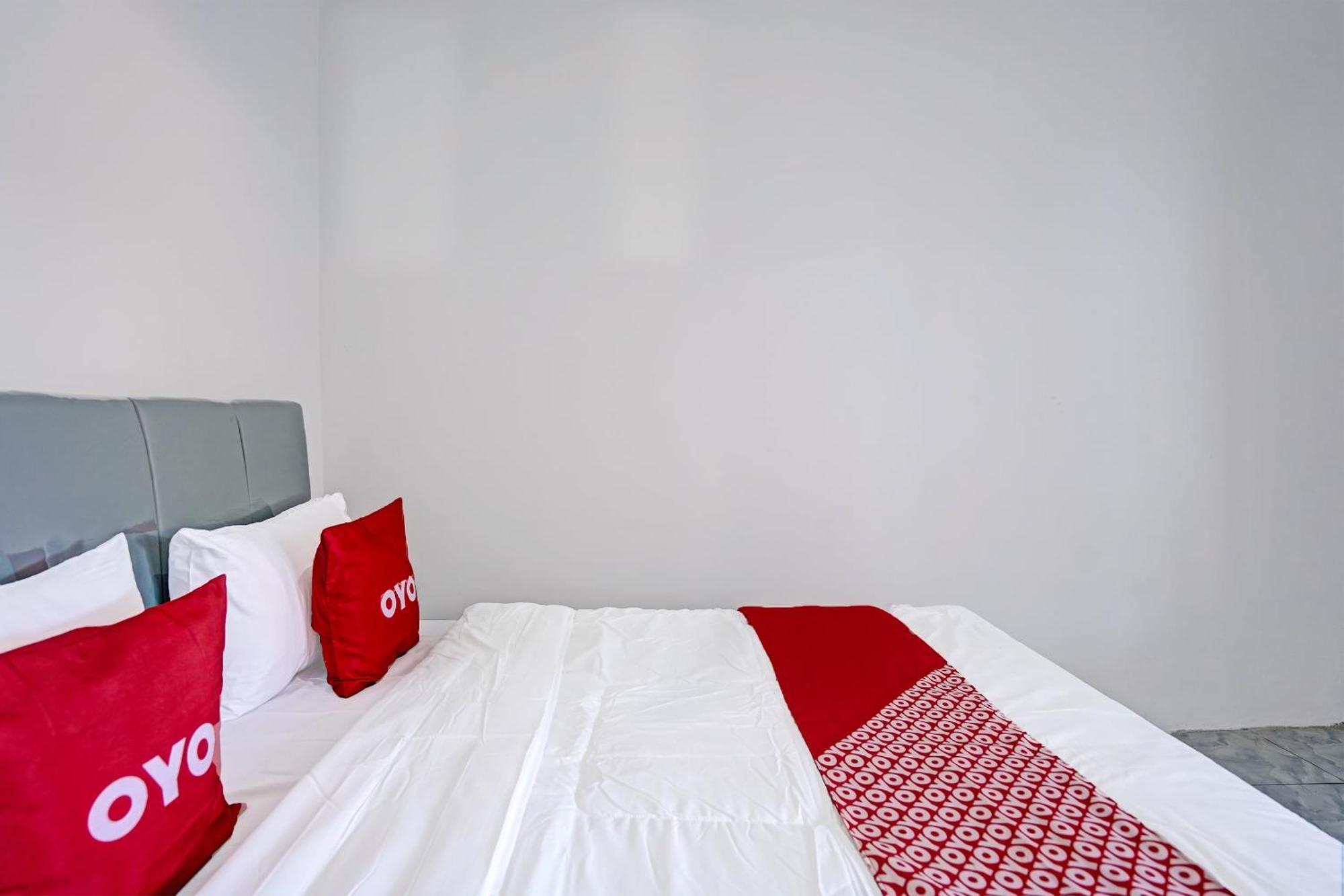 Oyo Life 91594 Bungah Residence Syariah Gresik Dış mekan fotoğraf